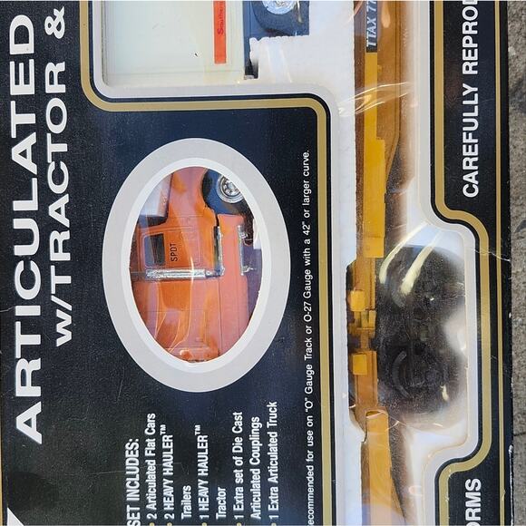 O-Gauge - TTAX Spine Car with 2 Southern Pacific Golden Pig Service Trailers - Picture 5 of 6